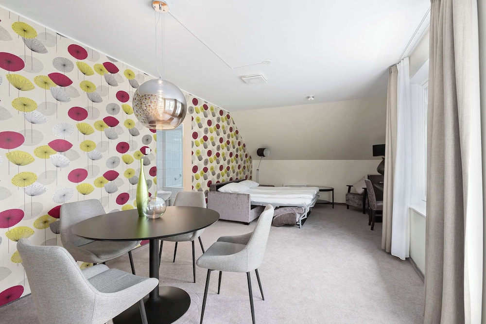Junior Suite, 1 King Bed, Balcony, Sea View (with Sofabed) - Photo 4