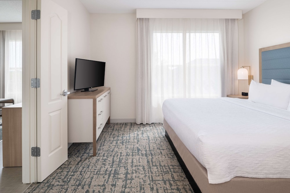 Suite, 1 King Bed - Photo 3