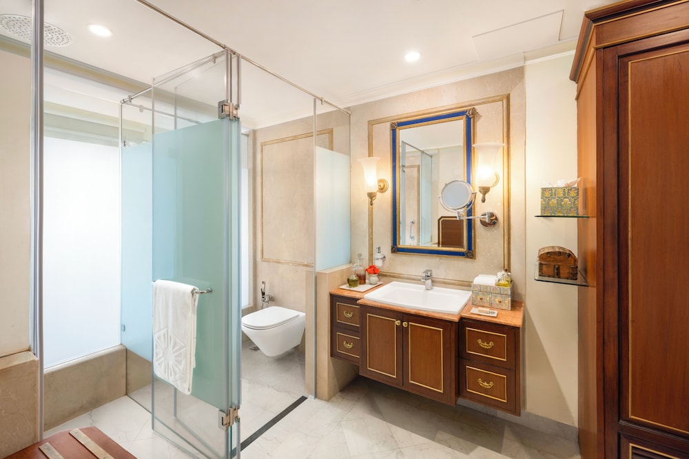 Deluxe Suite, Lake View - Photo 2