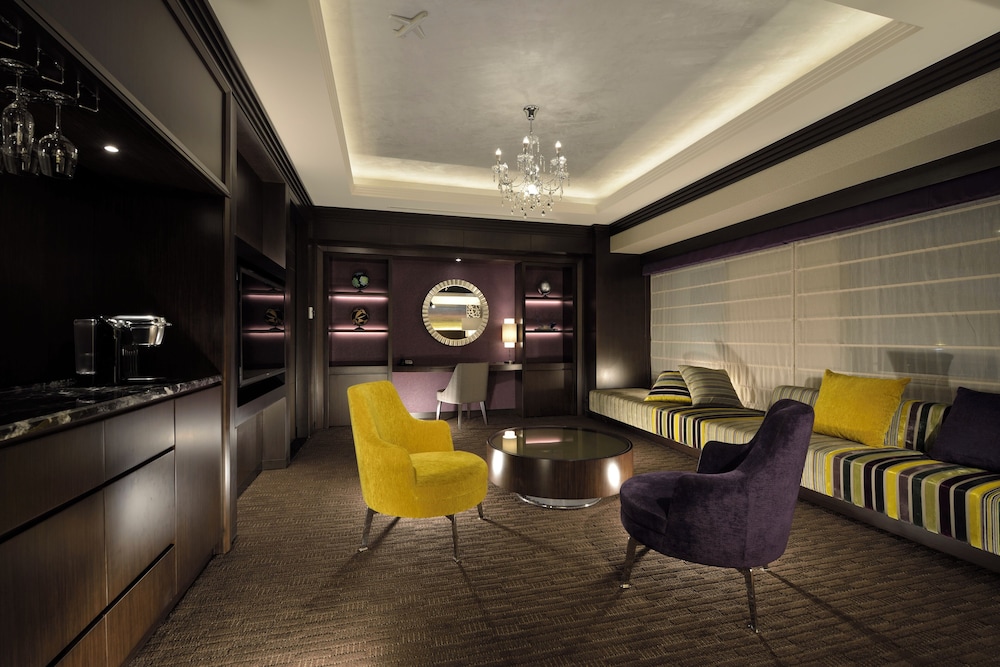 Suite - Photo 7