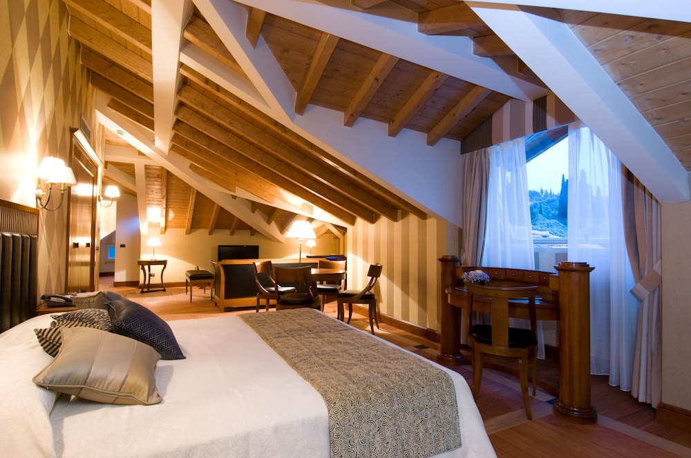 Vista Suite (panoramic terrace, lake view)
