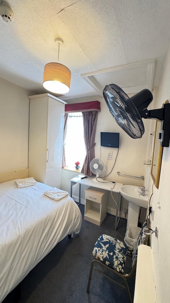 Economy Double Room, Shared Bathroom photo 1