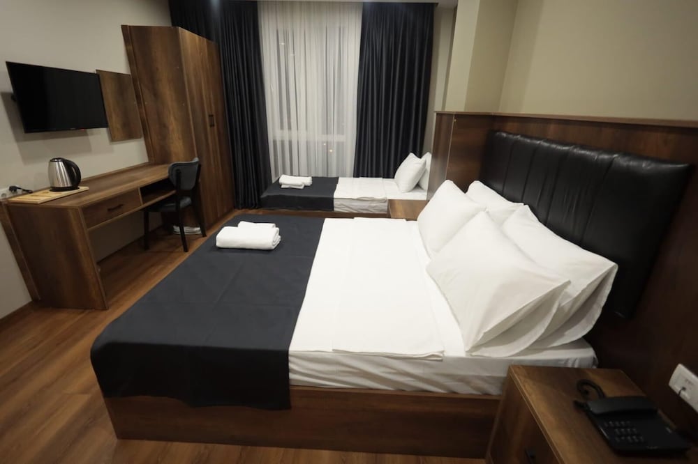 Deluxe Triple Room, City View photo 2