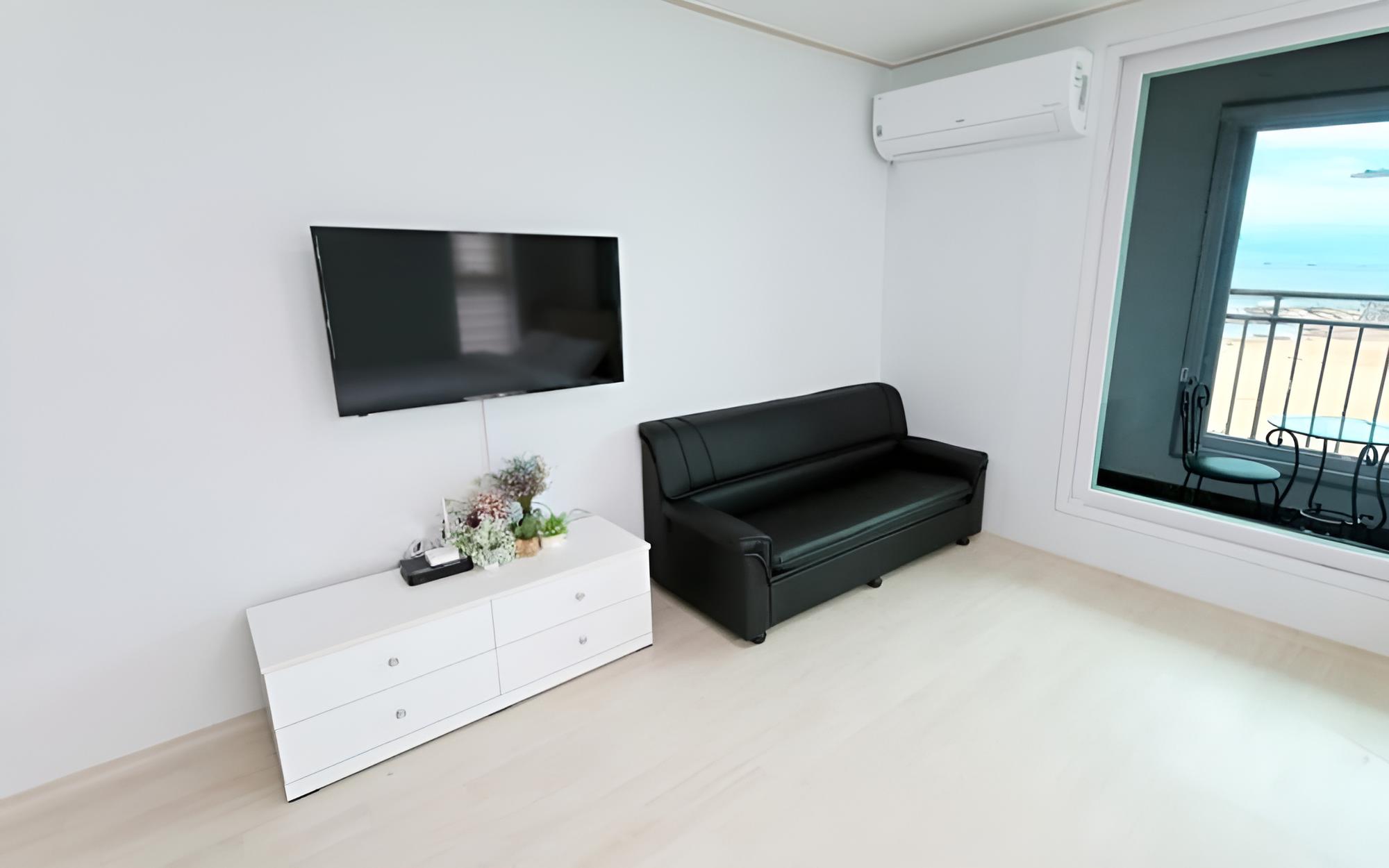 Room (Room 201) photo 2
