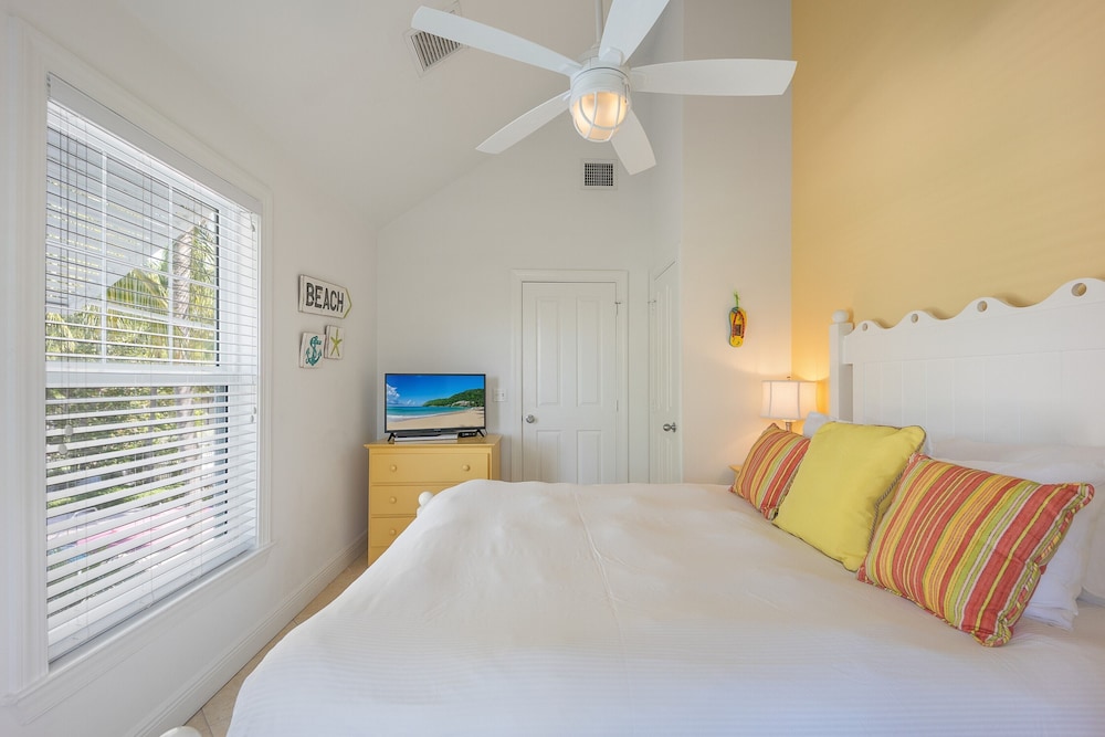 Villa, 3 Bedrooms, Canal View photo 1