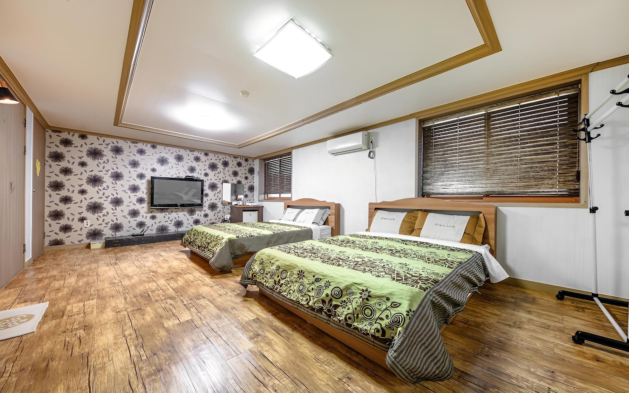 Room (30 pyeong two room (ondol + 2bed)) - Photo 5