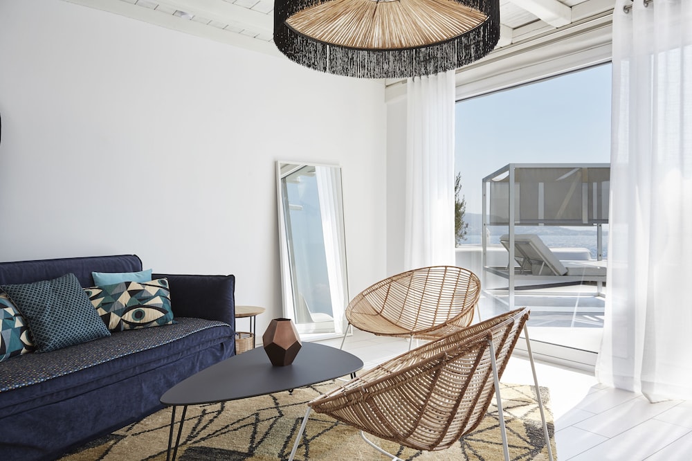 Signature Sea View Suite with private pool - Photo 5