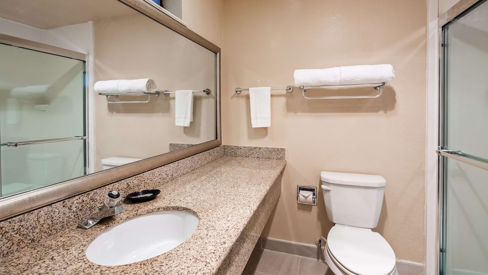 Deluxe Room, 2 Queen Beds, Non Smoking, Refrigerator & Microwave - Photo 14