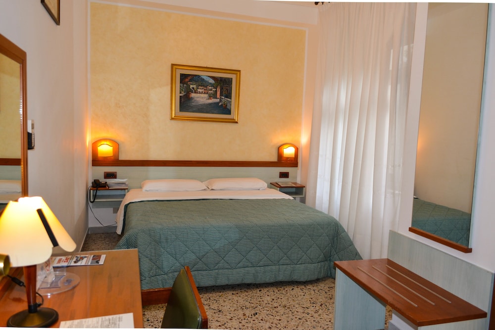 Standard Double Room - Photo 4