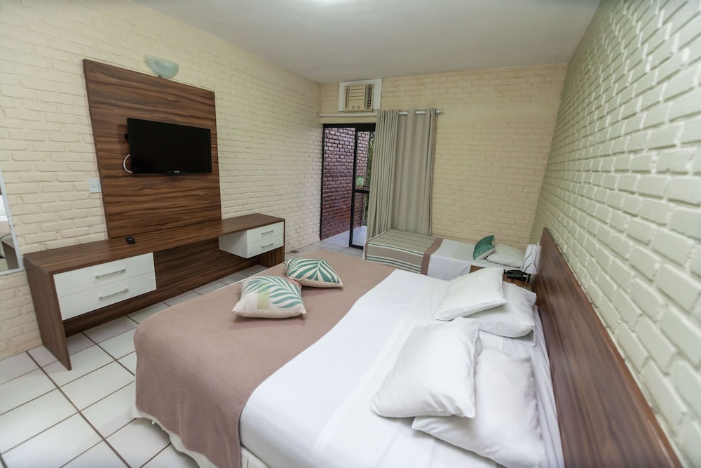 Standard Double or Twin Room, Multiple Beds, Partial Ocean View, Garden Area photo 2