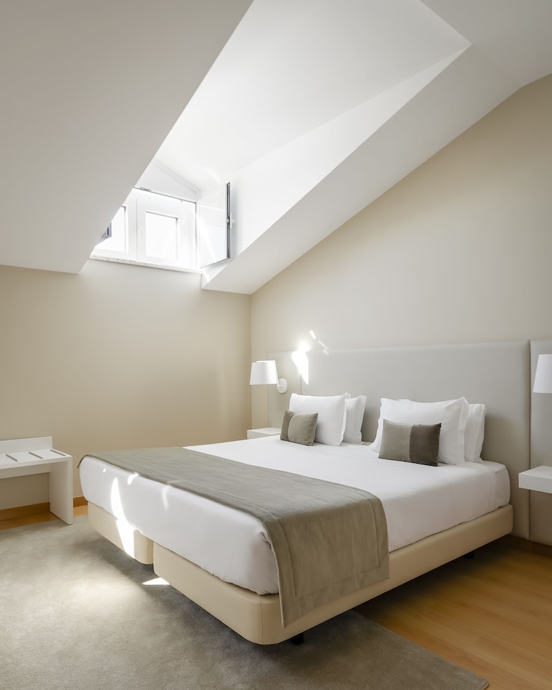 Single Room (Interior)