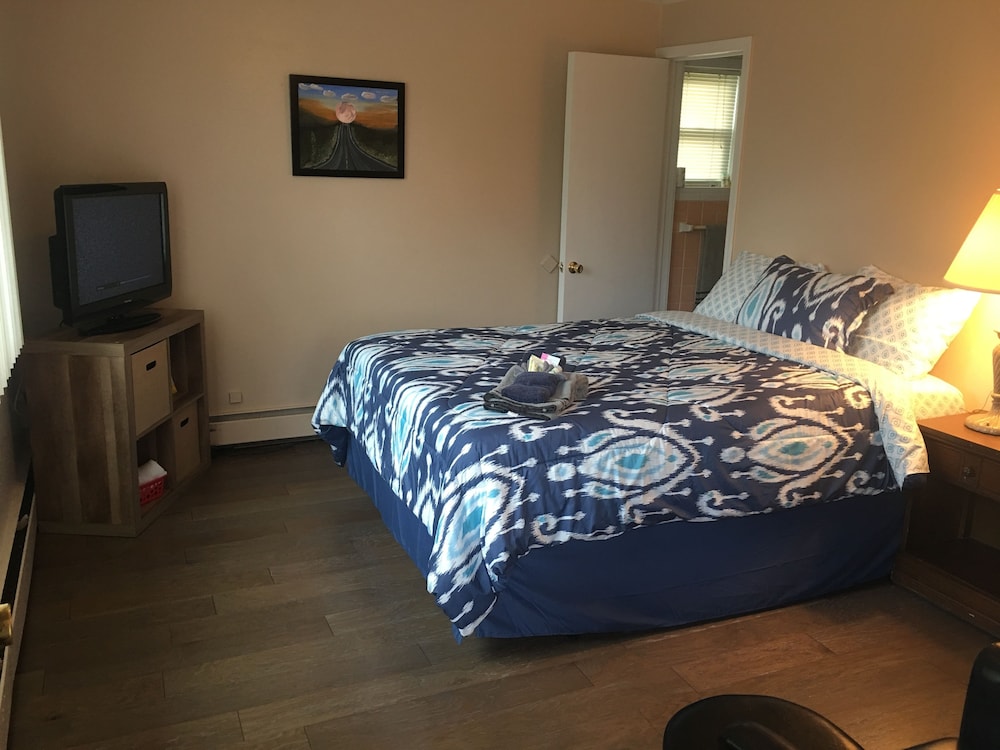 Junior Apartment, 2 Queen Beds, Kitchenette, Lake View photo 2