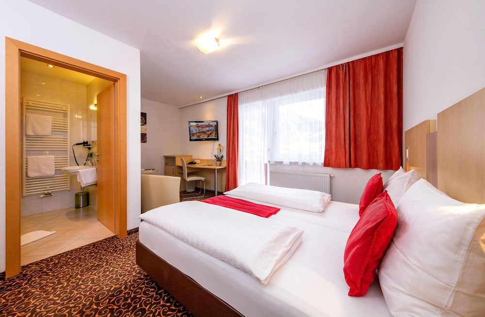 Comfort Double Room, 1 Bedroom, Balcony - Photo 4