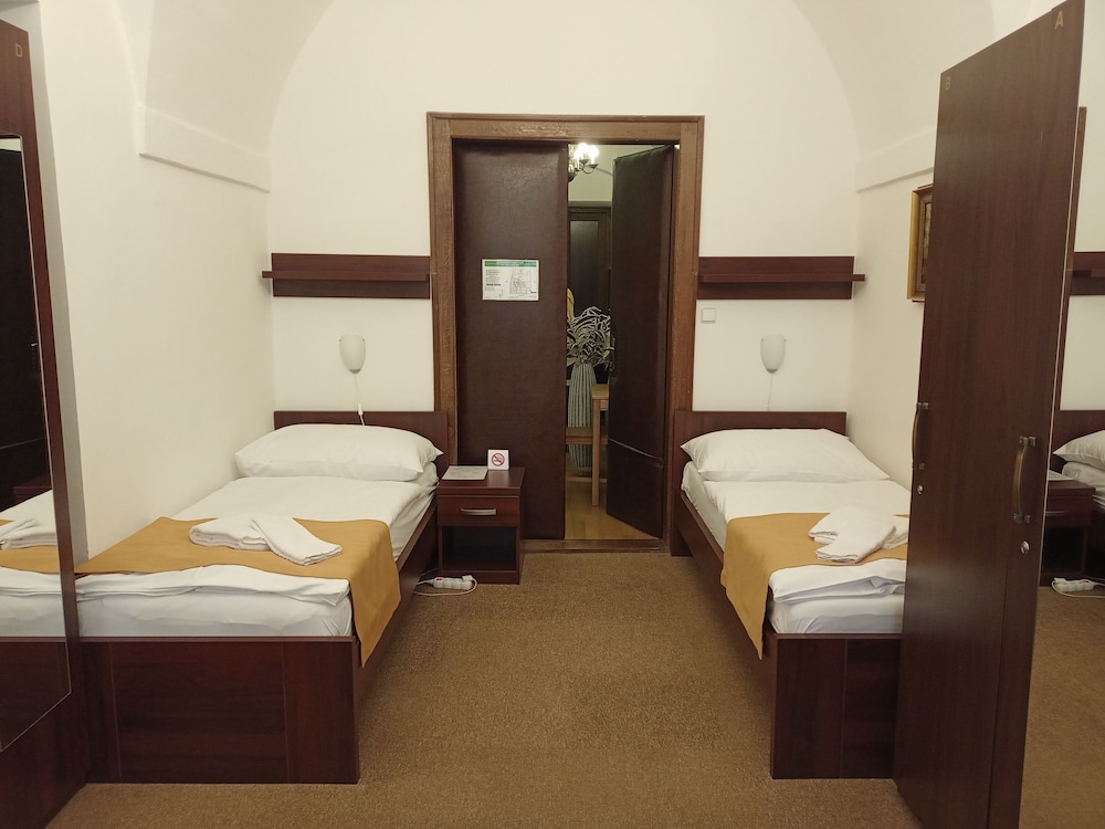 Classic Quadruple Room, 1 Bedroom, Private Bathroom