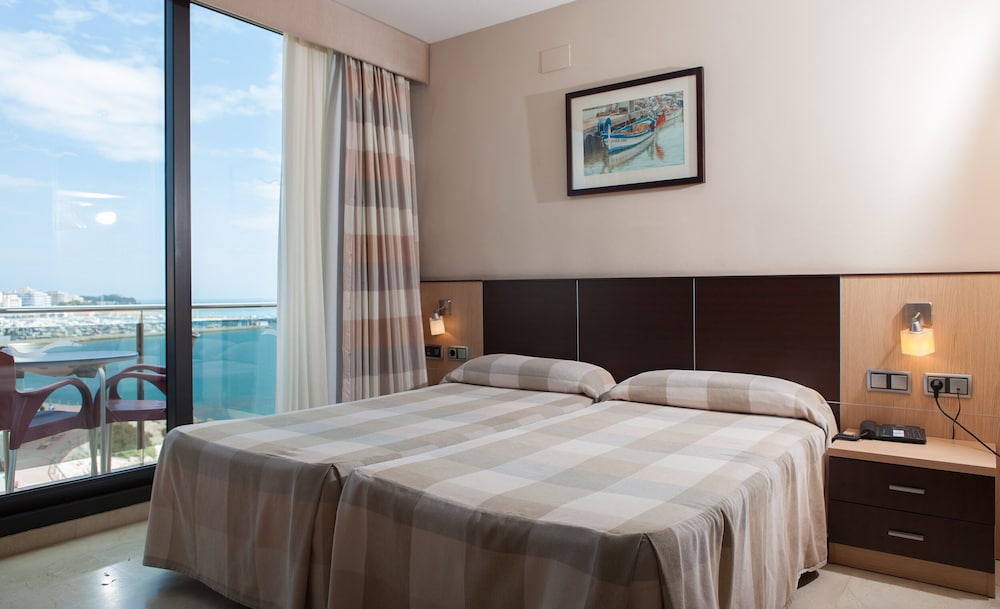 Habitación Doble, Vista Parcial al Océano (2 Adultos + 1 Niño)