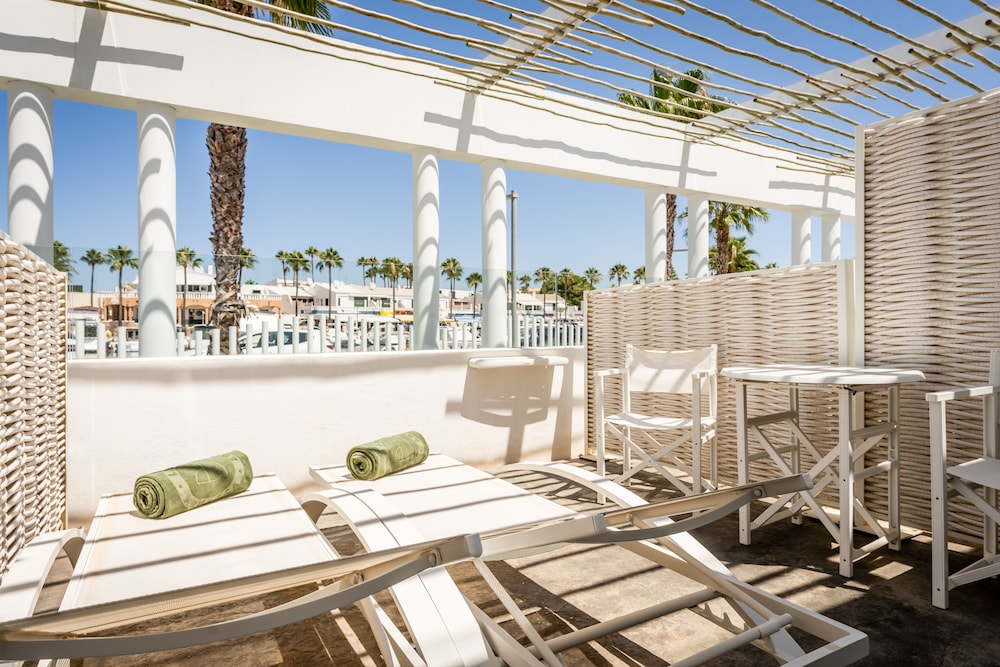 Deluxe Double Room, Terrace, Marina View - Photo 5
