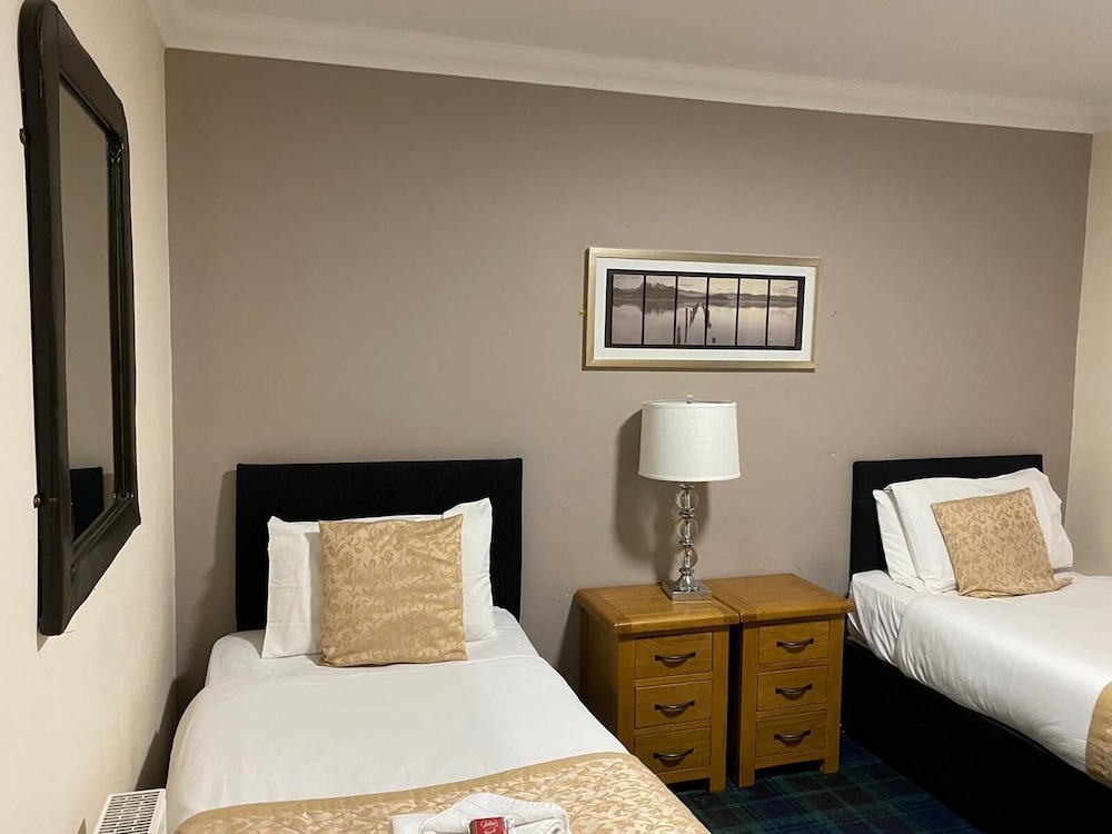 Standard Twin Room, Ensuite photo 1