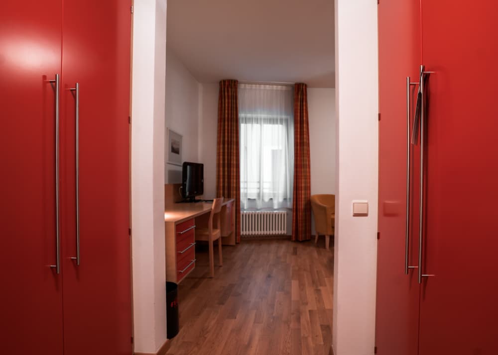 Junior Suite, Non Smoking - Photo 2