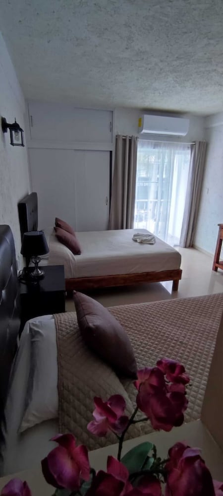 Standard Suite, Multiple Beds, Non Smoking, Balcony photo 3