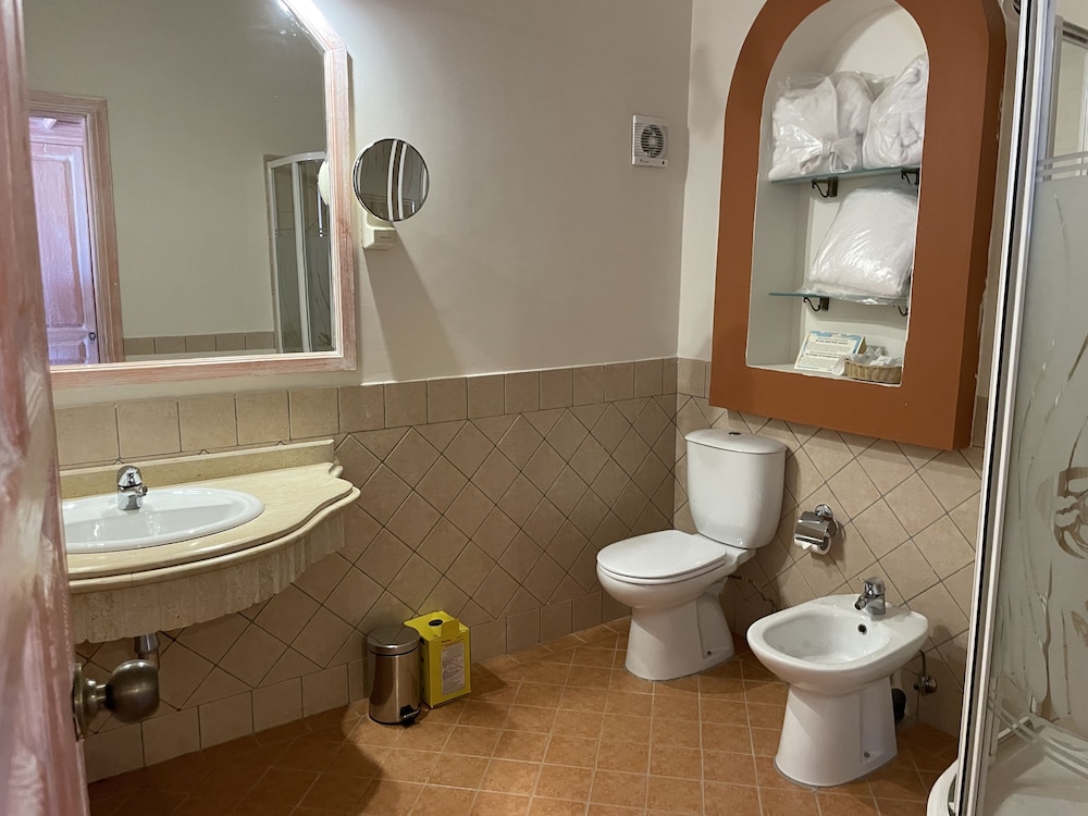 Standard Double or Twin Room, Garden View - Photo 10