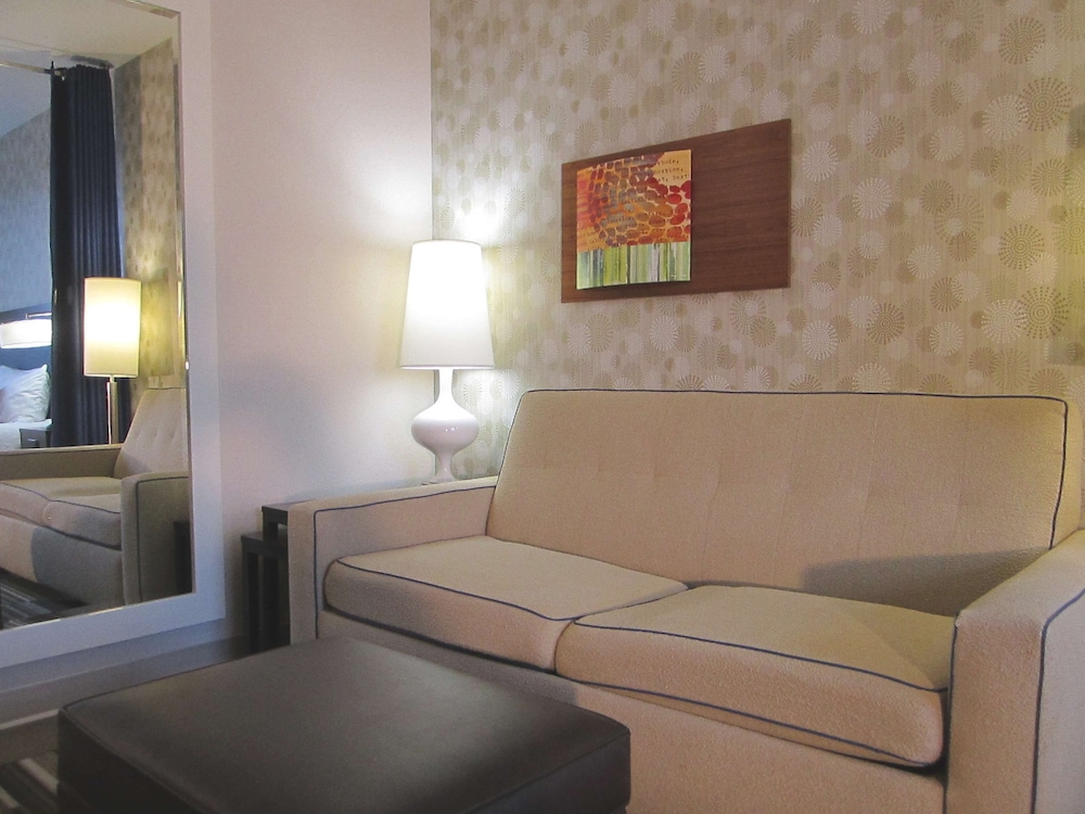 Studio Suite, 1 King Bed, Accessible, Non Smoking (Hearing)