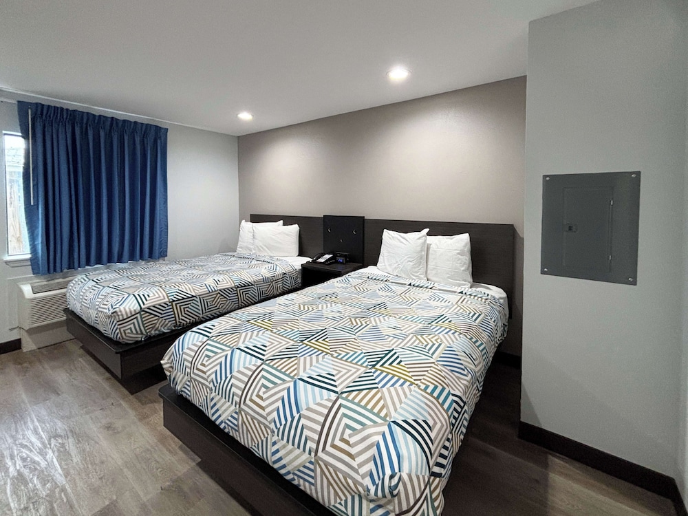 Standard Room, 2 Double Beds, Non Smoking, Refrigerator & Microwave
