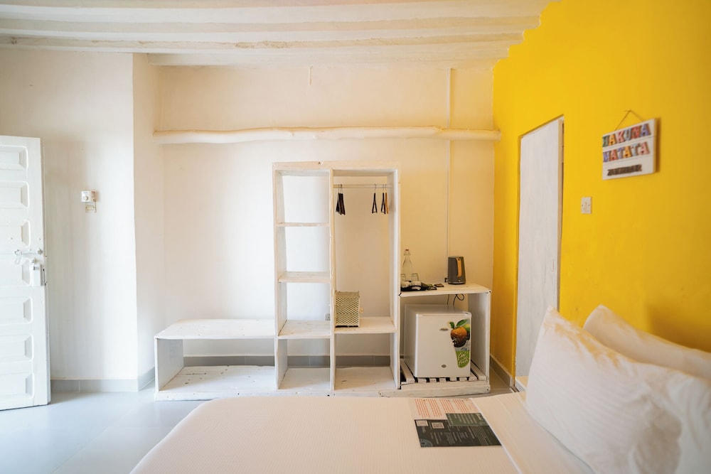 Economy Triple Room, Garden View, Beachside