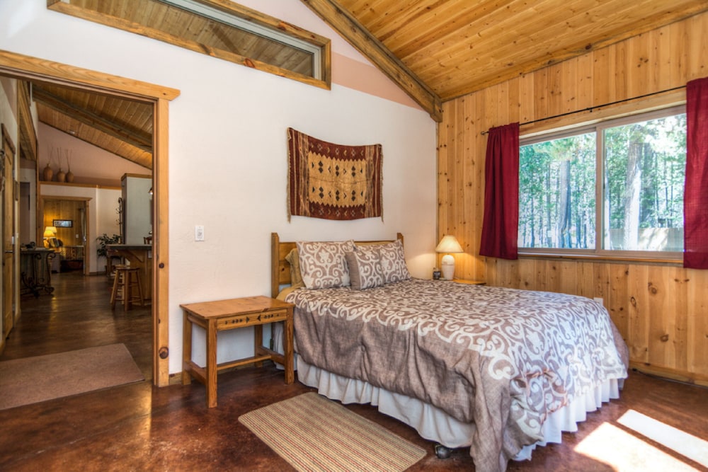 Deluxe Studio, 2 Bedrooms, Kitchen, Ground Floor photo 2