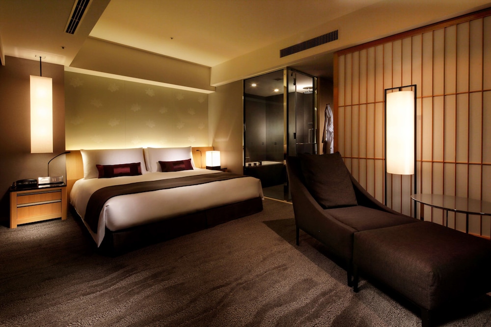 Executive Suite King with Extra Bed, Non Smoking (Breakfast & Club Lounge Access Included)