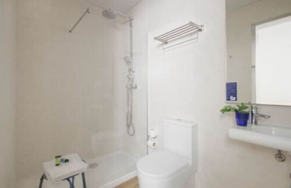 Double Room thumbnail 5