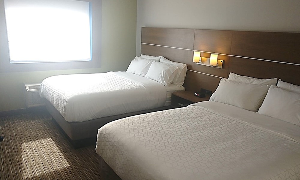 Standard Room, Multiple Beds - Photo 3