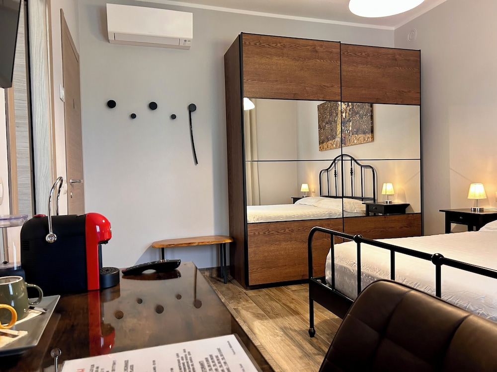 Deluxe Room, Non Smoking, Ensuite photo 2