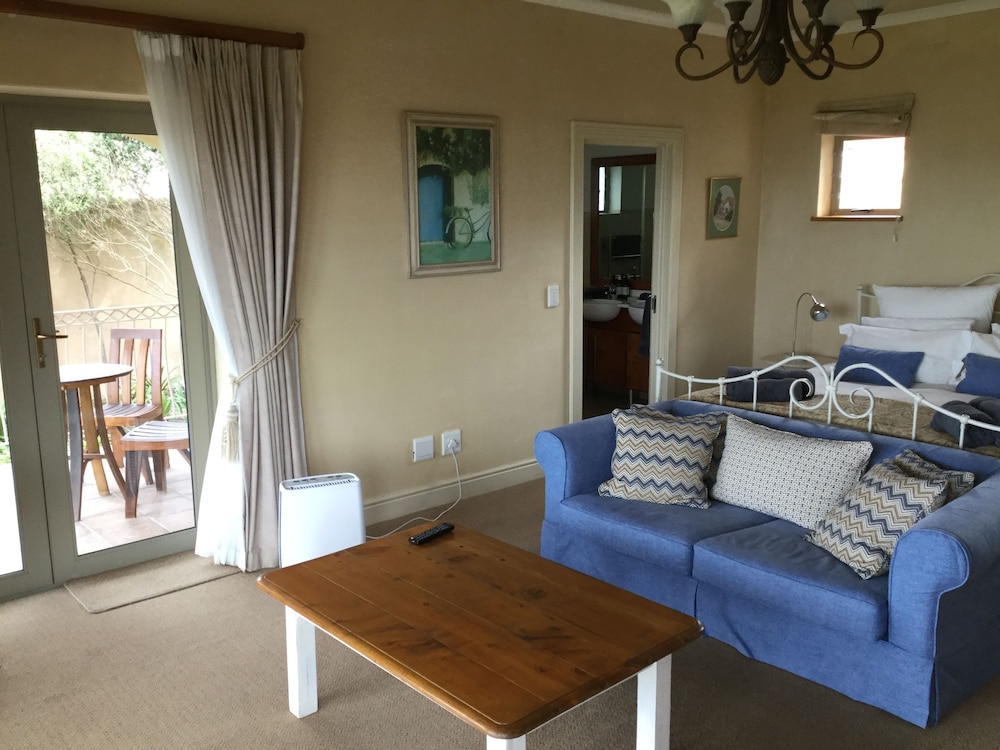 Luxury Double Room, 1 King Bed, Sea View photo 2