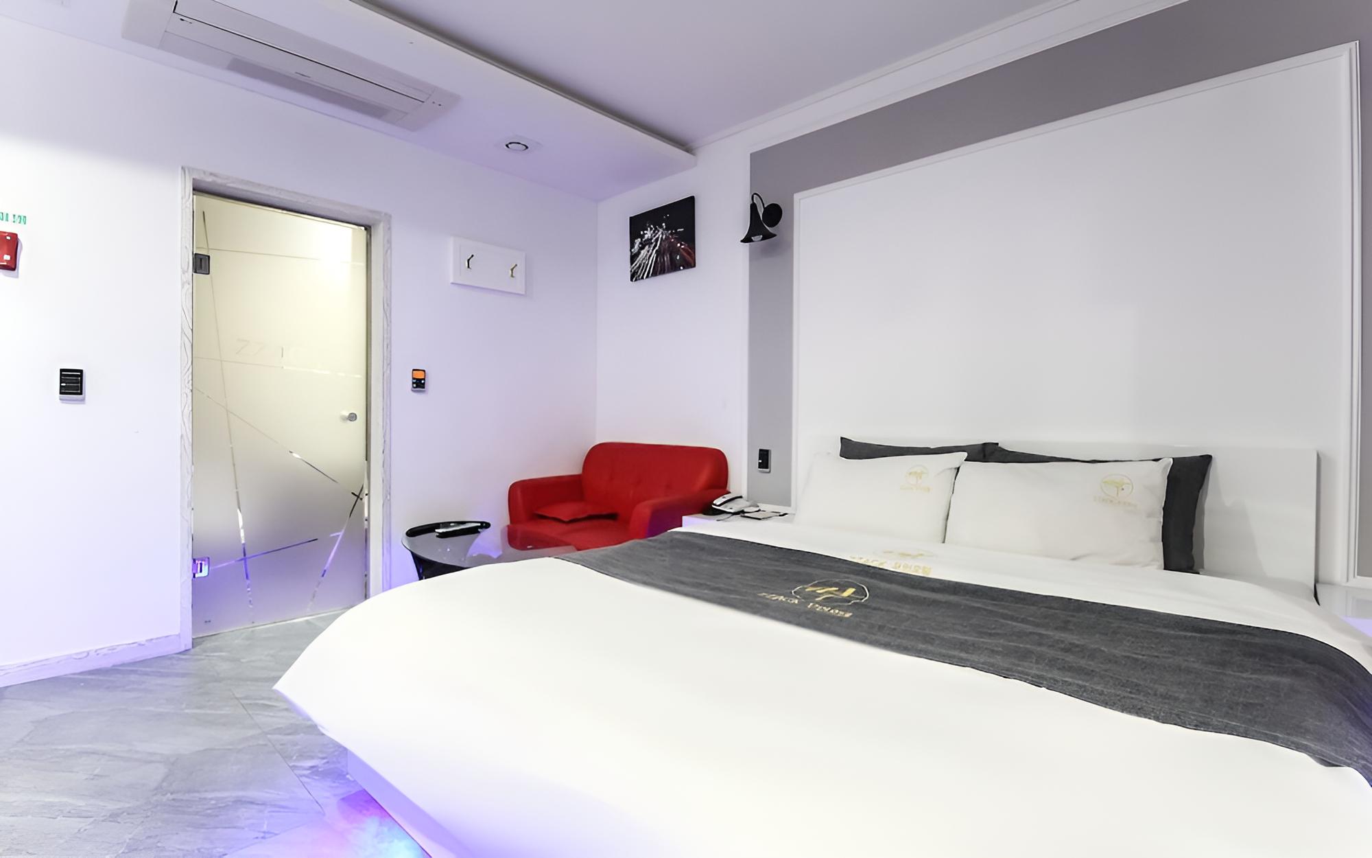 Room (Standard Room) - Photo 5