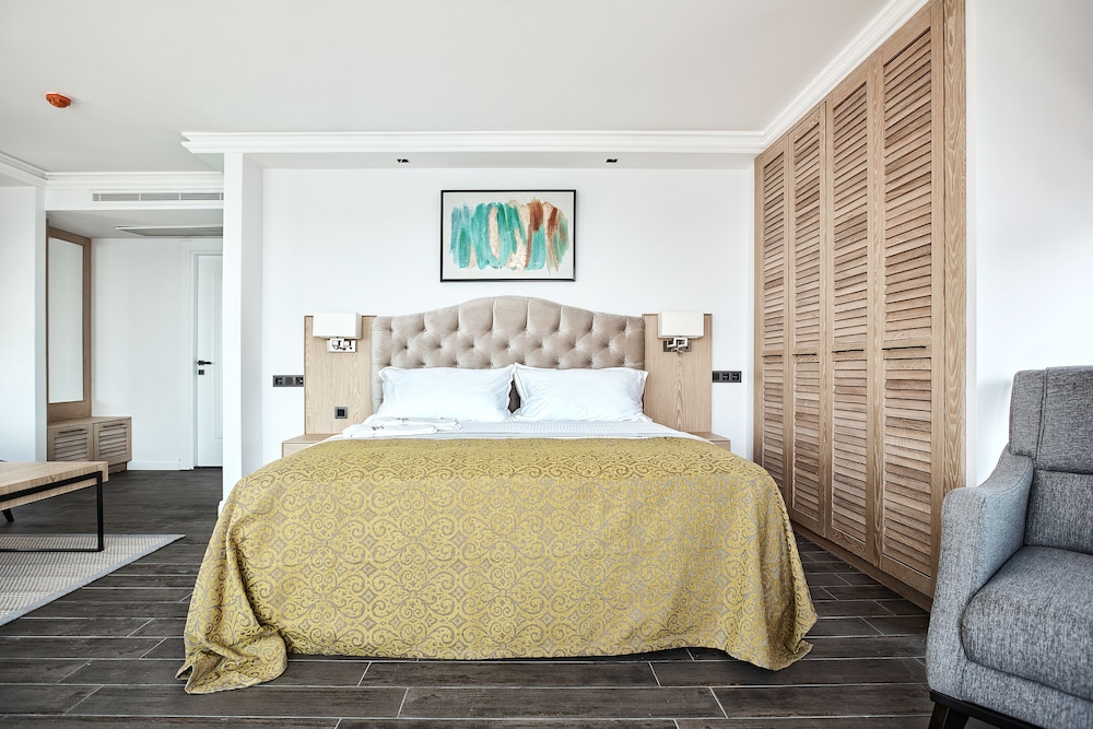Honeymoon Room photo 1