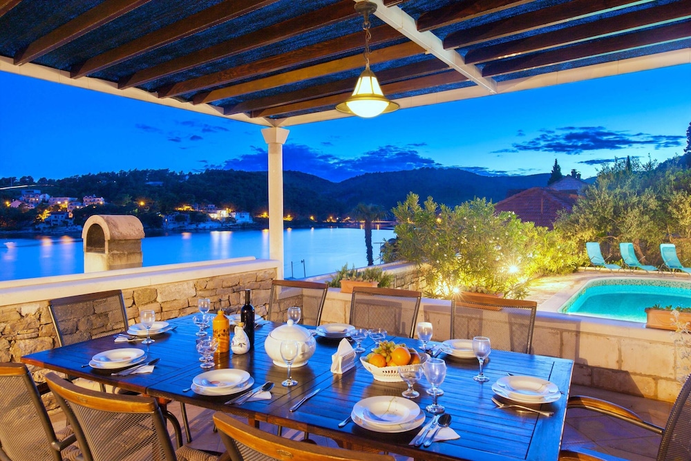 Villa photo 1