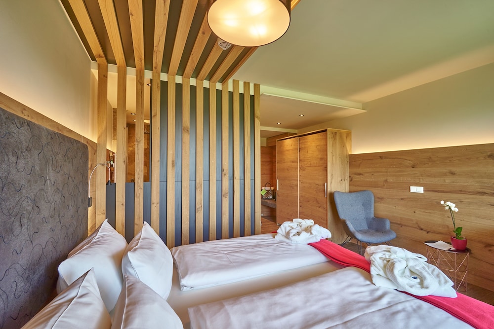 Design Double Room, 1 Queen Bed, Balcony, Mountain View photo 3