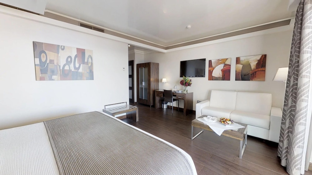 Superior Triple Room, Sea View - Photo 3