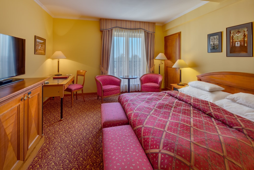Standard Double Room - Photo 9