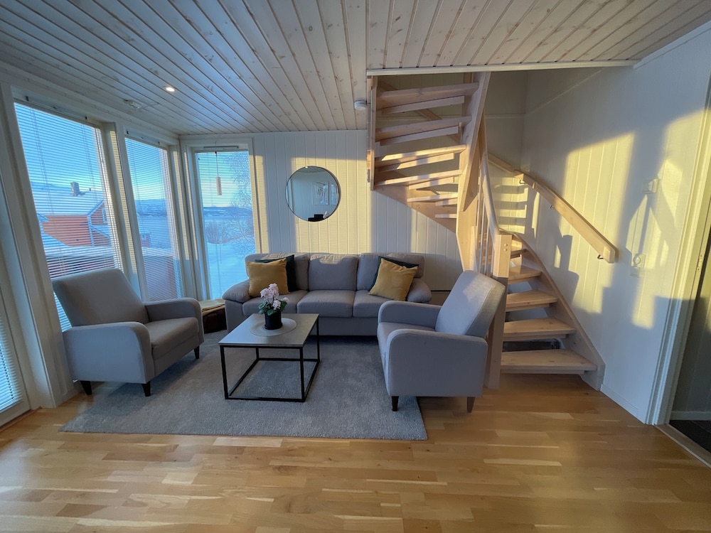 SECOND ROW CABIN, 3 BEDROOMS, SEA VIEW photo 1