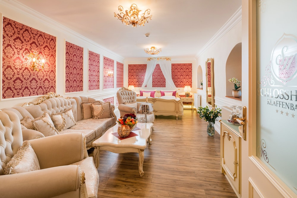 "Rococo" wedding suite photo 1