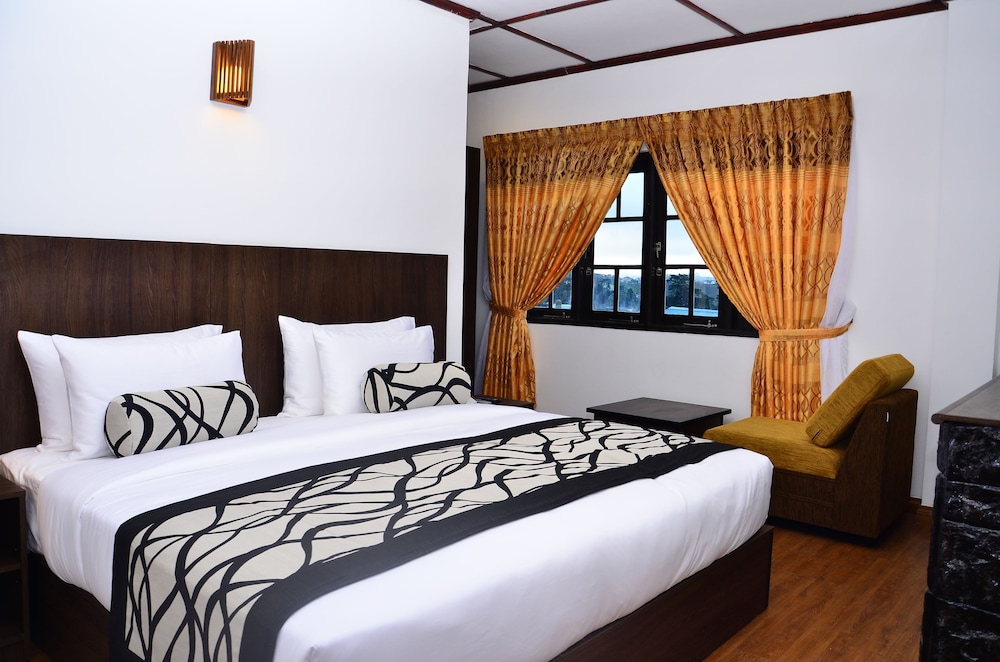 Deluxe King Room  with Lake View photo 1