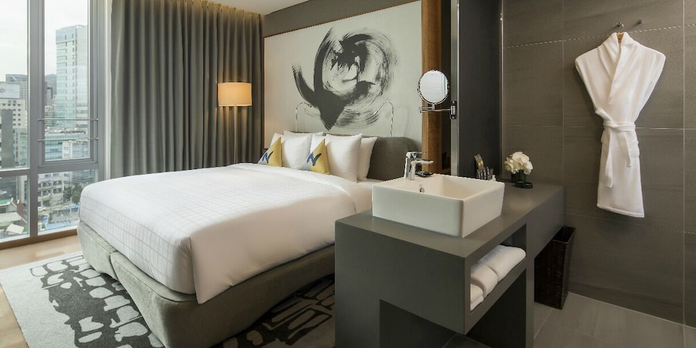Standard Room, 1 Queen Bed photo 3