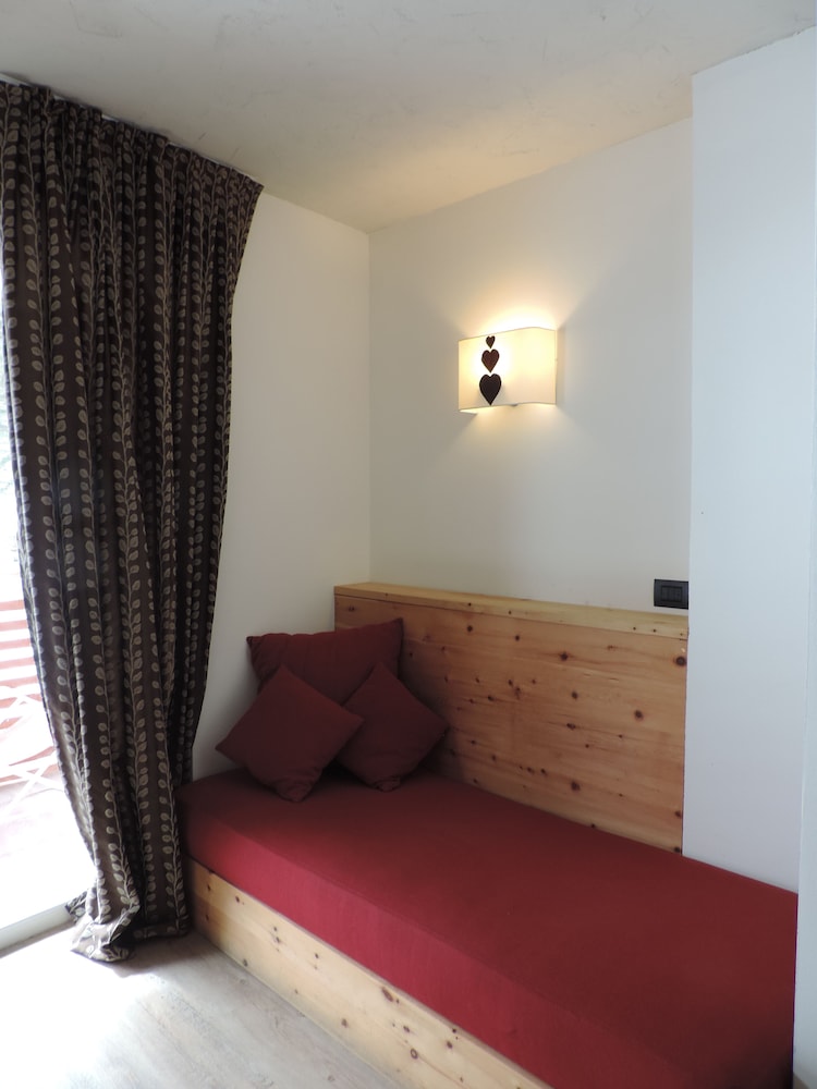Family Room, Mountain View (Negritella) photo 3