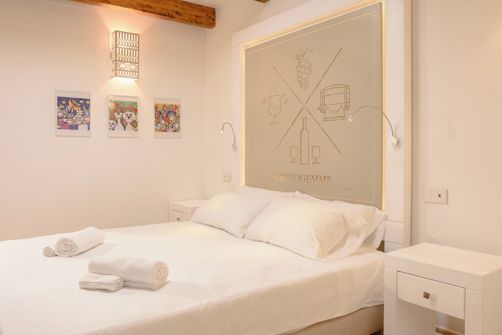 Superior Room, 1 King Bed, Non Smoking, Pool View