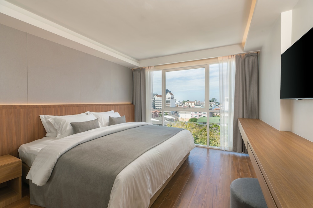 Deluxe Room - Photo 7