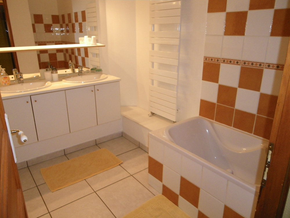 Family Room, Multiple Beds (Mimosa) photo 2