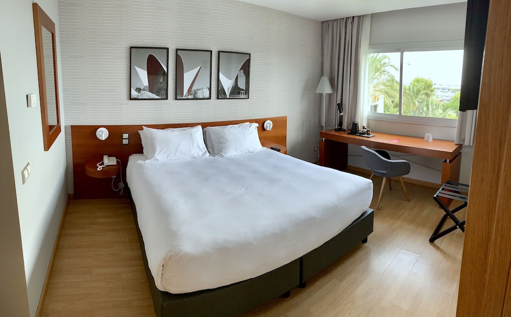 Room, 1 King Bed, Pool View