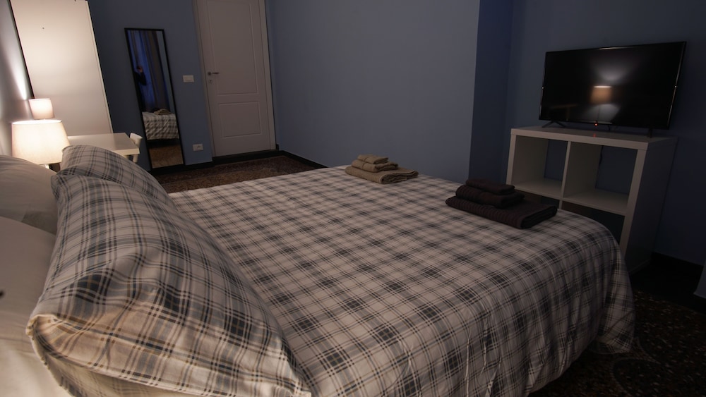 Double Room, Shared Bathroom photo 3