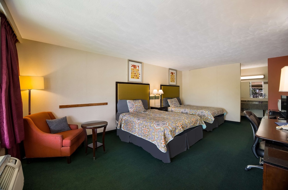 Room, 2 Queen Beds - Photo 1